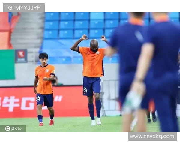 自2022年克雷桑后泽卡成山东首位中超连续进球两场的球员